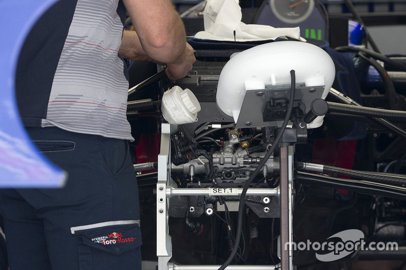 Scuderia Toro Rosso STR12 front suspension detail