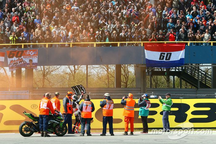 Ganador de la carrera Jonathan Rea, Kawasaki Racing