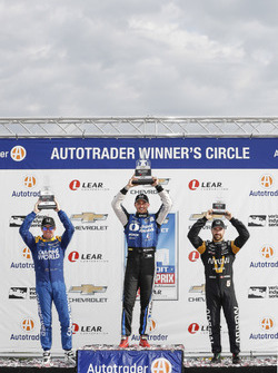 Podium: second place Scott Dixon, Chip Ganassi Racing Honda, race winner Graham Rahal, Rahal Letterman Lanigan Racing Honda, third place James Hinchcliffe, Schmidt Peterson Motorsports Honda