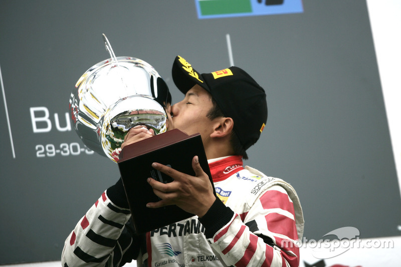 Podium: Pemenang balapan, Rio Haryanto