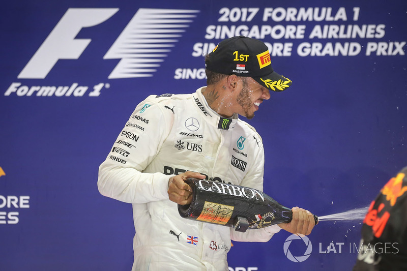 Podium: race winner Lewis Hamilton, Mercedes AMG F1