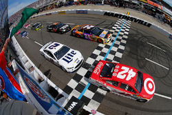 Start: Kyle Larson, Chip Ganassi Racing Chevrolet