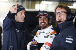 Mark Temple, Race Engineer, McLaren, and Fernando Alonso, McLaren