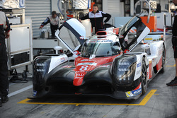 #8 Toyota Gazoo Racing Toyota TS050 Hybrid: Anthony Davidson, Nicolas Lapierre, Kazuki Nakajima