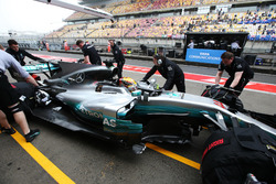 Lewis Hamilton, Mercedes AMG F1 W08, is returned to the Mercedes garage by engineers