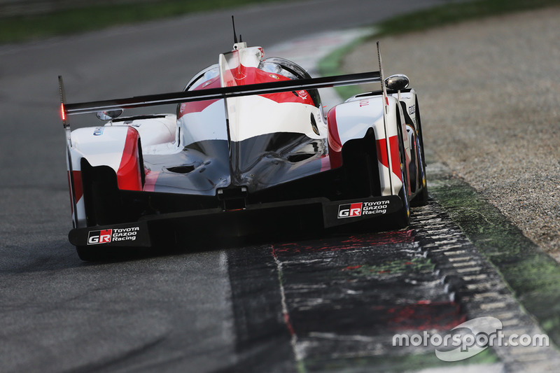 #8 Toyota Gazoo Racing Toyota TS050 Hybrid: Anthony Davidson, Nicolas Lapierre, Kazuki Nakajima