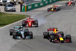 Max Verstappen, Red Bull Racing RB13, Valtteri Bottas, Mercedes AMG F1 W08, Sebastian Vettel, Ferrari SF70H, Daniel Ricciardo, Red Bull Racing RB13, Kimi Raikkonen, Ferrari SF70H