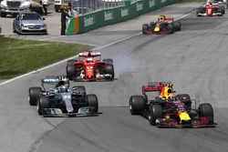 Max Verstappen, Red Bull Racing RB13, Valtteri Bottas, Mercedes AMG F1 W08, Sebastian Vettel, Ferrari SF70H, Daniel Ricciardo, Red Bull Racing RB13, Kimi Raikkonen, Ferrari SF70H