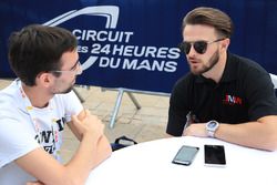 Will Stevens, JMW Motorsport met Benjamin Vinel, Motorsport.com journalist