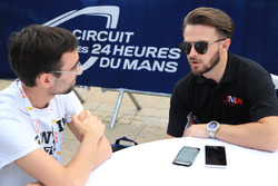Will Stevens, JMW Motorsport with Benjamin Vinel, Motorsport.com Journalist