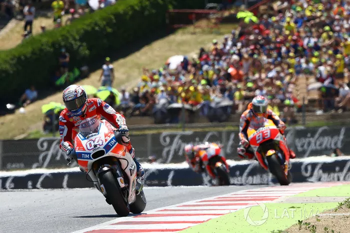 Andrea Dovizioso mène en fin d'épreuve