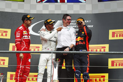 Podio: il vincitore della gara Lewis Hamilton, Mercedes AMG F1, Andrew Shovlin, Chief Race Engineer, Mercedes AMG F1, il secondo classificato Sebastian Vettel, Ferrari, il terzo classificato Daniel Ricciardo, Red Bull Racing