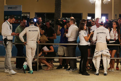 Nico Rosberg, Mercedes AMG F1 and team mate Lewis Hamilton, Mercedes AMG F1 with the media
