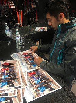 Ho-Pin Tung, Jaguar Racing signs autographs