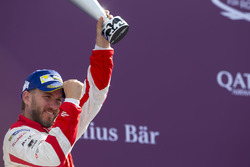 Nick Heidfeld, Mahindra Racing, festeggia sul podio