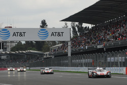 #2 Porsche Team Porsche 919 Hybrid: Timo Bernhard, Earl Bamber, Brendon Hartley