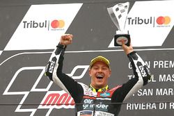 Podium: racewinnaar Dominique Aegerter, Kiefer Racing