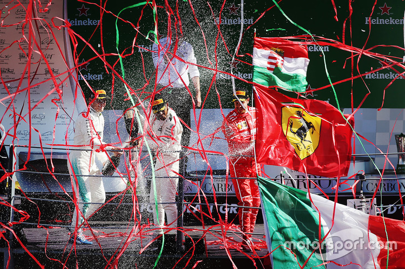 Podium: race winner Lewis Hamilton, Mercedes AMG F1, second place Valtteri Bottas, Mercedes AMG F1, 