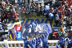 Race winner Kyle Busch, Joe Gibbs Racing Toyota