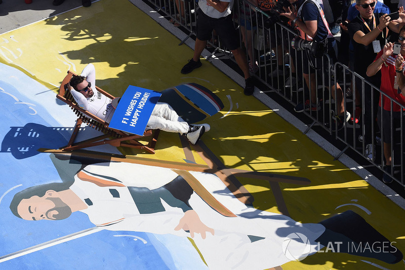 Fernando Alonso, McLaren on a deck chair in parc ferme