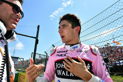Esteban Ocon, Force India F1 on the grid with Bradley Joyce, Force India Race Engineer