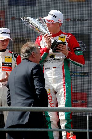 Podio: il vincitore della gara Maximilian Günther, Prema Powerteam Dallara F317 - Mercedes-Benz