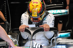 Lewis Hamilton, Mercedes-Benz F1 W08 con il dispositivo halo