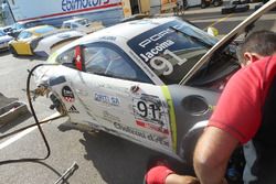 La Porsche 911 GT3 Cup di Ivan Jacoma, Ghinzani Arco Motorsport dopo l'incidente