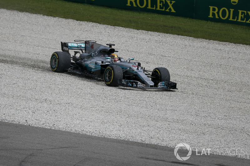 Lewis Hamilton, Mercedes-Benz F1 W08 runs wide through the gravel
