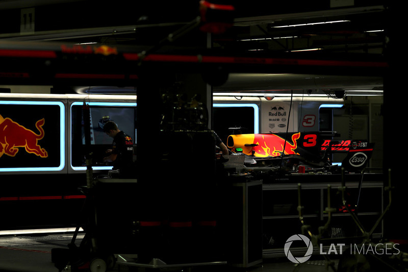 Auto von Daniel Ricciardo, Red Bull Racing RB13, in der Garage