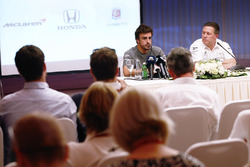 Zak Brown Director Ejecutivo de McLaren Technology Group, anuncia un acuerdo con Fernando Alonso par