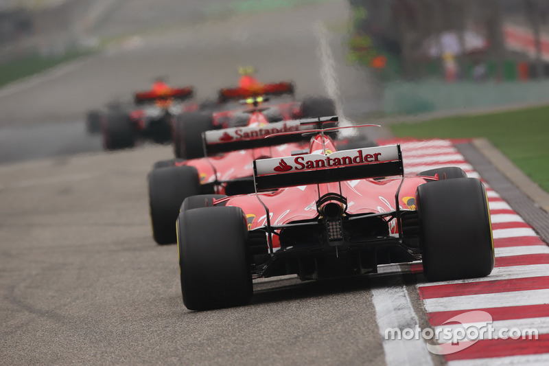 Max Verstappen, Red Bull Racing RB13, leads Kimi Raikkonen, Ferrari SF70H, and Sebastian Vettel, Fer