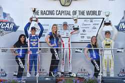 Podium: racewinnaar Oliver Askew, Cape Motorsports, tweede plaats Rinus van Kalmthout, Pabst Racing,