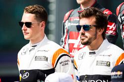 Stoffel Vandoorne, McLaren; Fernando Alonso, McLaren