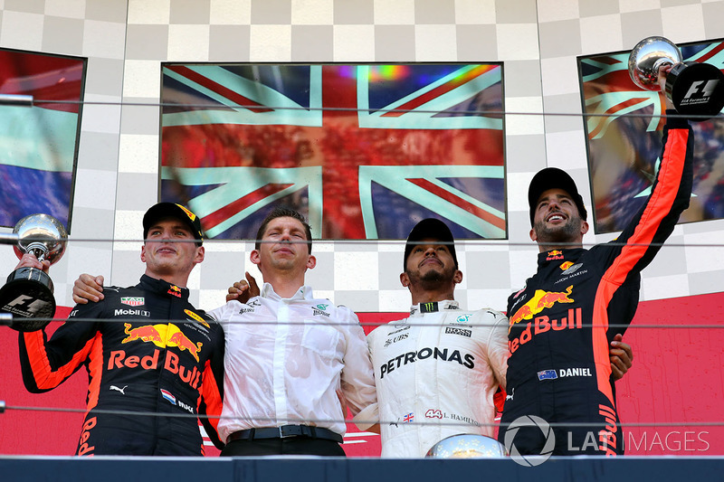 Podio: il vincitore della gara Lewis Hamilton, Mercedes AMG F1, il secondo classificato Max Verstappen, Red Bull Racing, il terzo classificato Daniel Ricciardo, Red Bull Racing, James Vowles, Chief Strategist Mercedes AMG F1
