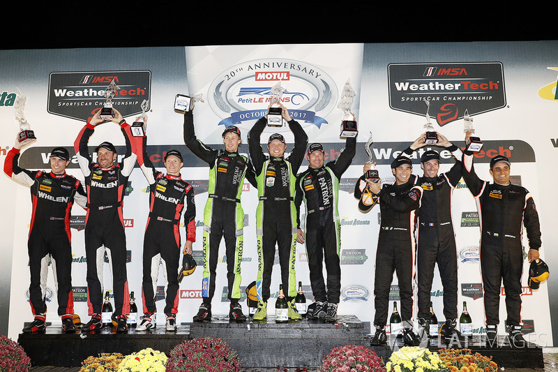 Podium: pemenang Scott Sharp, Ryan Dalziel, Brendon Hartley, Tequila Patrón ESM, P2 Eric Curran, Dane Cameron, Mike Conway, Action Express Racing, P3 Helio Castroneves, Simon Pagenaud, Juan Pablo Montoya, Team Penske