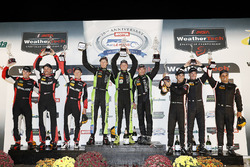 P podium: winnaars Scott Sharp, Ryan Dalziel, Brendon Hartley, Tequila Patrón ESM, tweede Eric Curra