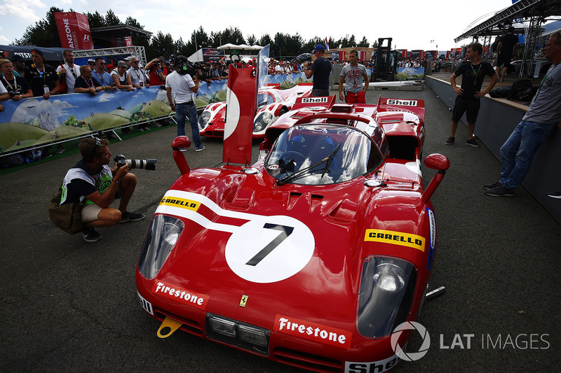 Автомобили Ferrari 512S и Porsche 917