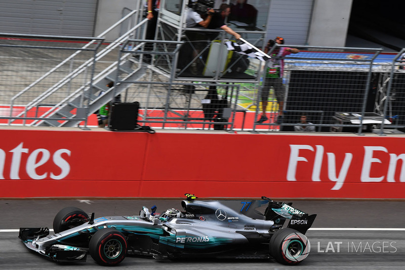 Só deu Valtteri Bottas neste domingo na Áustria. O finlandês largou na pole e dominou a prova no Red Bull Ring, vencendo pela segunda vez na Fórmula 1.
