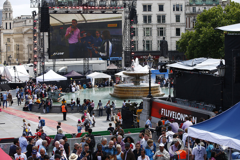 Suasana alun-alun Trafalgar