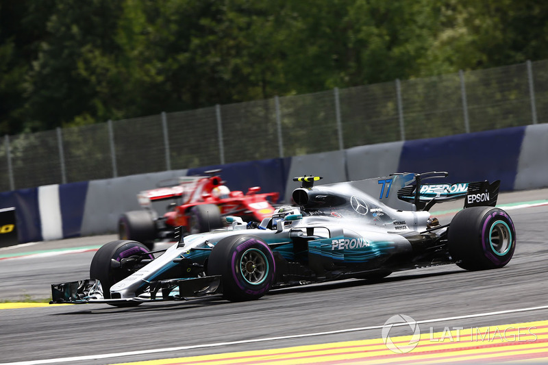 Valtteri Bottas, Mercedes AMG F1 W08, Sebastian Vettel, Ferrari SF70H