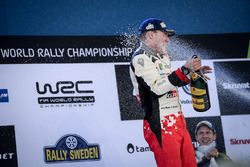 Podio: il vincitore Jari-Matti Latvala, Toyota Racing