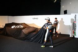 Sergio Pérez y Esteban Ocon en el lanzamiento de Sahara Force India