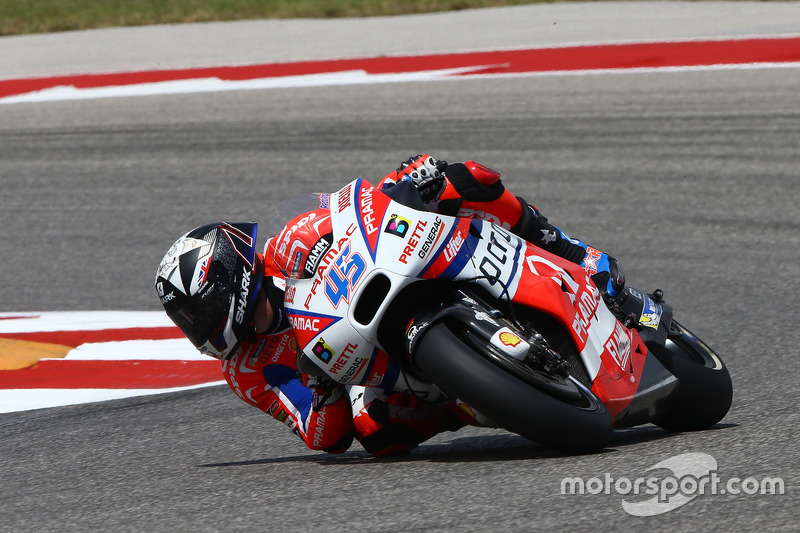 Scott Redding segue em boa fase na temporada 2017 e larga em décimo, três posições à frente de Danilo Petrucci, que anda com uma Ducati GP17, enquanto Redding utiliza a GP16.