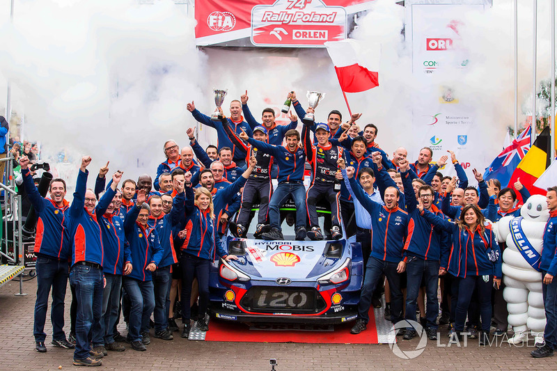 I vincitori Thierry Neuville, Nicolas Gilsoul, Hyundai Motorsport