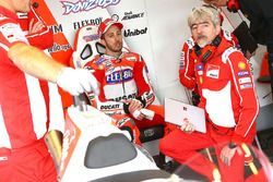 Гонщик Ducati Team Андреа Довициозо и генеральный менеджер Ducati Team Джиджи Далл'инья
