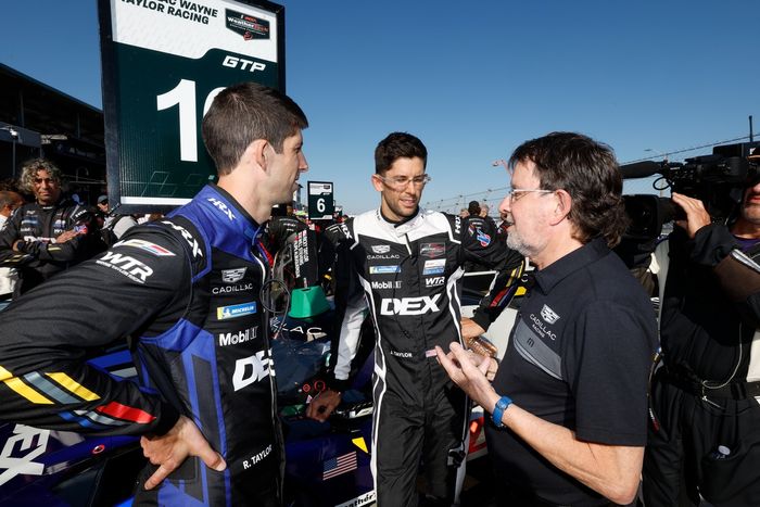 #10 Cadillac Wayne Taylor Racing Cadillac V-Series.R: Ricky Taylor, #40 Cadillac Wayne Taylor Racing Cadillac V-Series.R: Jordan Taylo