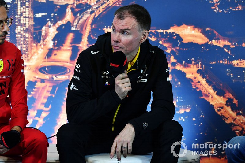 Alan Permane, Director Deportivo del Renault Sport F1 Team en la conferencia de prensa