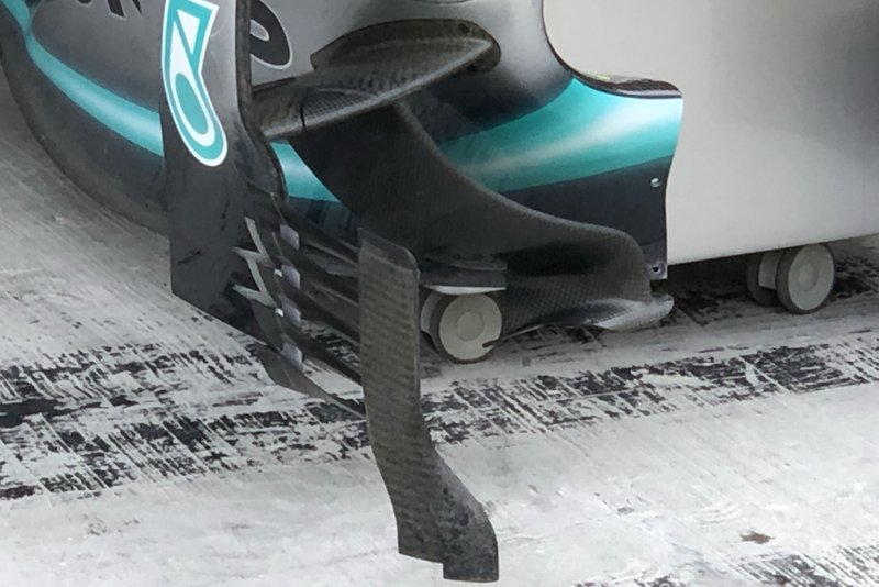 Mercedes AMG F1 W10, carrocería