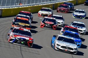 Kyle Busch, Joe Gibbs Racing, Toyota Camry Snickers White and Ross Chastain, Roush Fenway Racing, Ford Mustang Wyndham Rewards